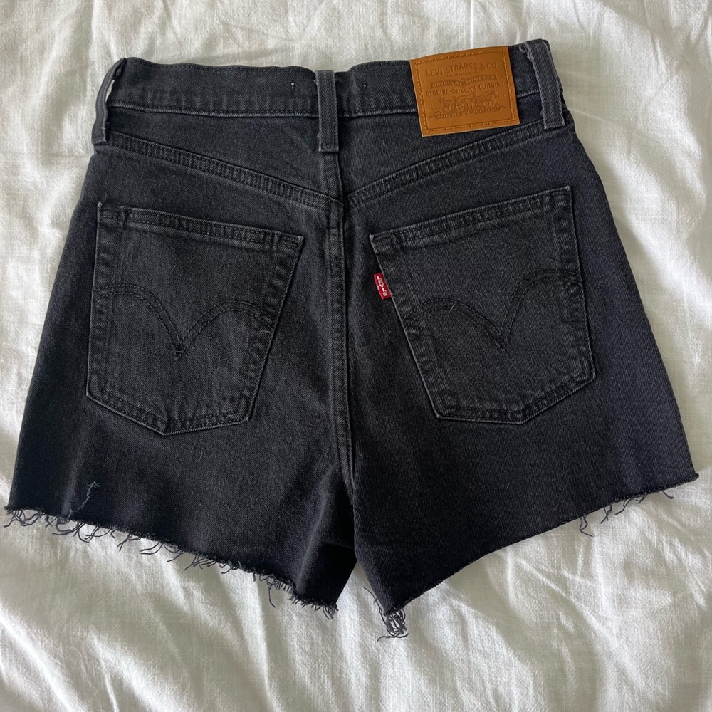 Levi’s Ribcage Shorts